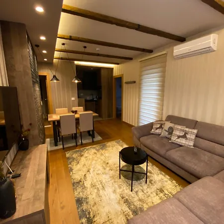 Golden Lux Apartment *