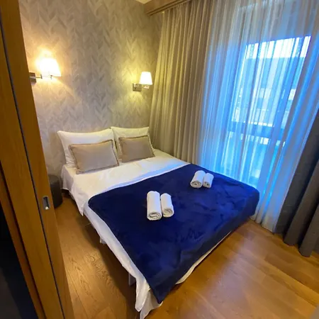 Golden Lux アパート *